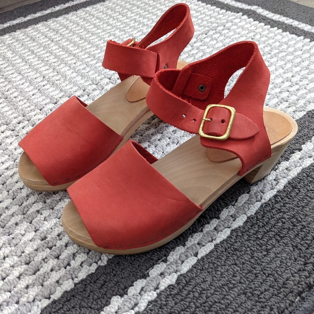Bryr clogs tomato mid-heel
